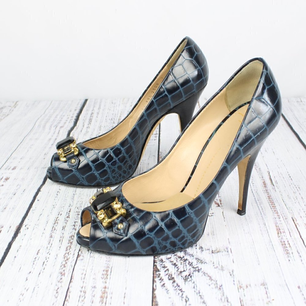 Vero Cuoio Blue Crocodile Pattern Heels